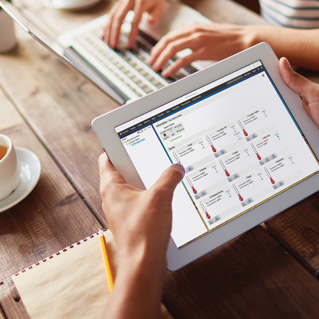 Energy usage dashboard on Heating Save software